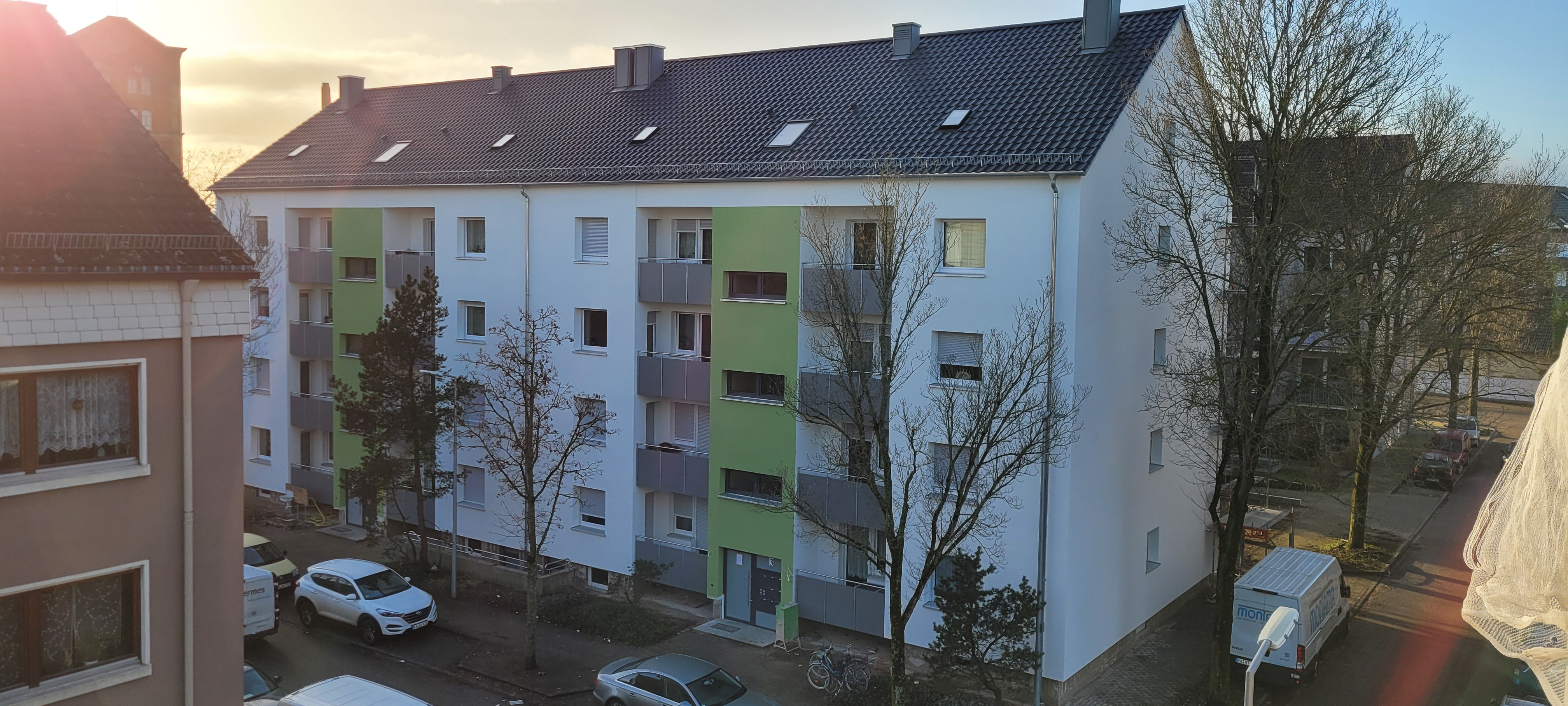 Christian-Schneider-Straße 1-3, fertig modernisiert, Straßenansicht